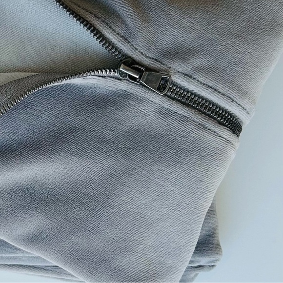 GOODLIFE Brand – 2-Piece Velvet Track Suit
Men’s Small (can work as unisex) - Picture 3 of 8